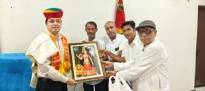 जोधपुर रेल मण्डल RPF कॉमन्डेन्ट नीतिश शर्मा का स्वागत करते हुए 