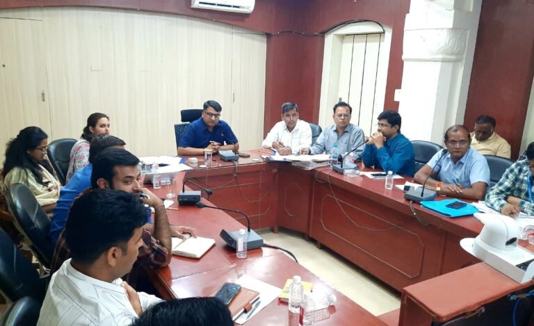 डीएम जैन ने स्वास्थ्य विभाग व प्रशासनिक अधिकारियों की ली बैठक ,जिले में डेंगू नियंत्रण को लेकर जिला कलेक्टर ने दी सख्त हिदायत