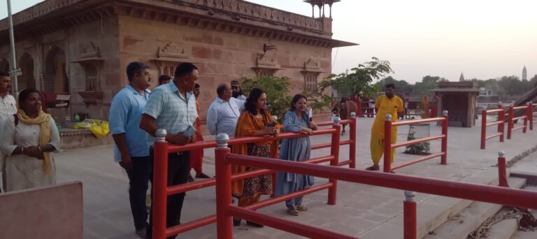 जिला परिषद की मुख्य कार्यकारी अधिकारी ने किया कोलायत सरोवर के घाटों का निरीक्षण