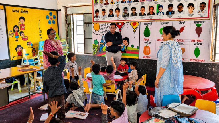 शिक्षा निदेशक ने किया औचक निरीक्षण,दो को 17 CC नोटिस ,एक को किया निलंबित