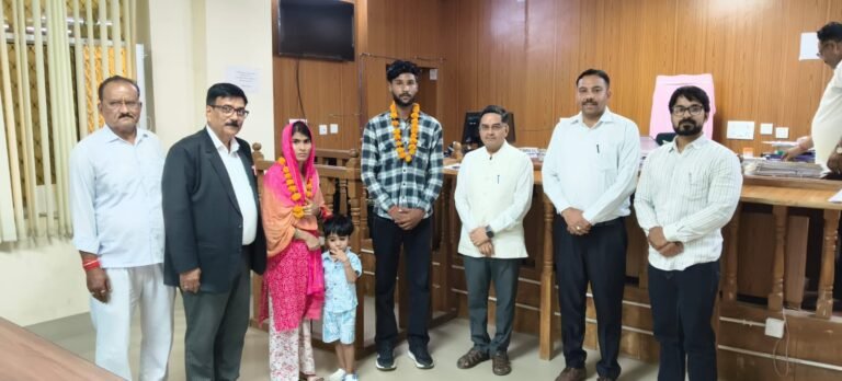 लोक अदालत की भावना के अनुरूप  दंपति का आपसी समझौता
