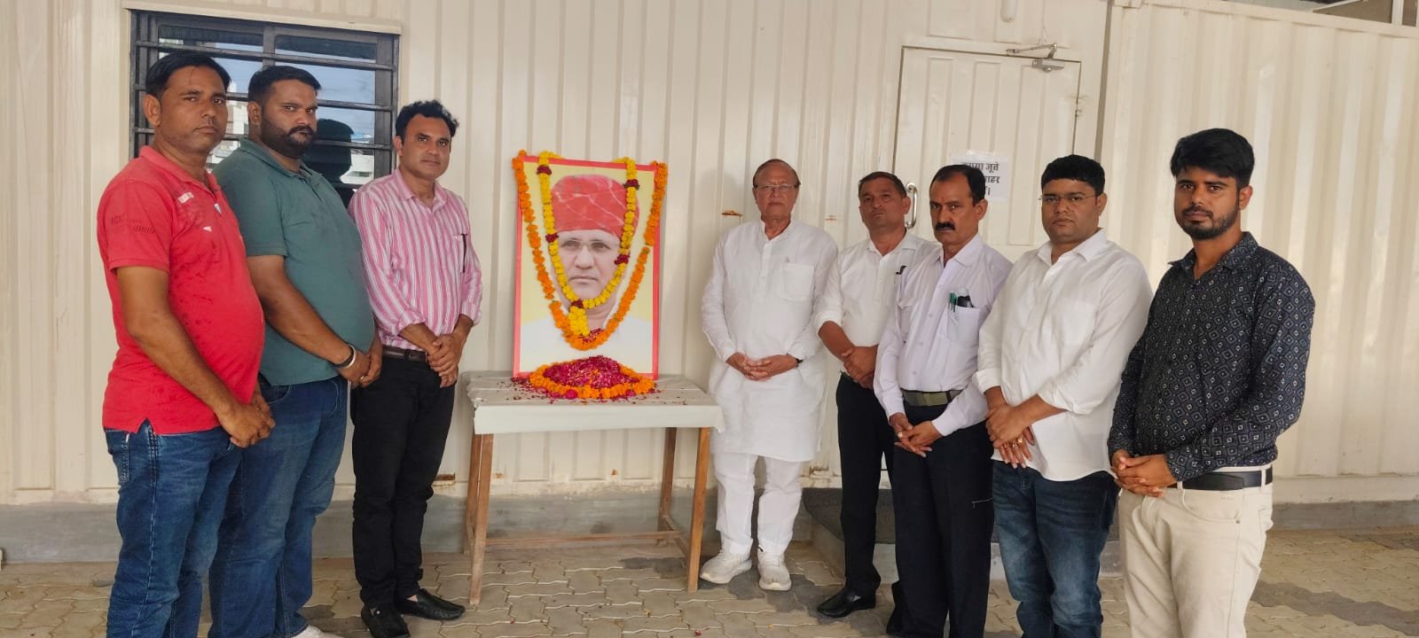 Former Minister B.D. Kalla paid heartfelt tribute to the late Rameshwarlal Dudi on his birth anniversary.