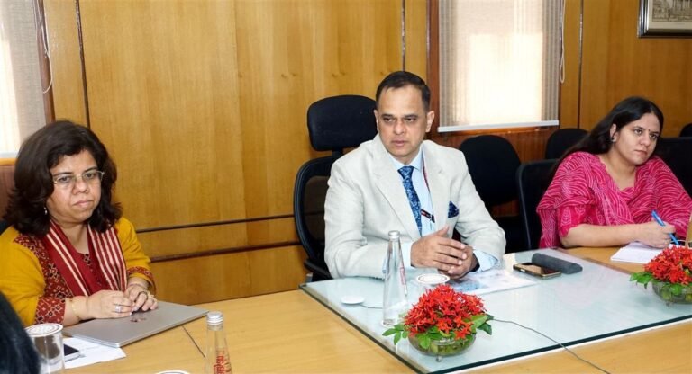 पीएम कुसुम, सूर्य घर योजना और दिवस कालीन विद्युत आपूर्ति की प्रगति की मुख्य सचिव ने की समीक्षा ,  मार्च 2027 तक किसानों को दिन में बिजली उपलब्ध कराने के दिए निर्देश