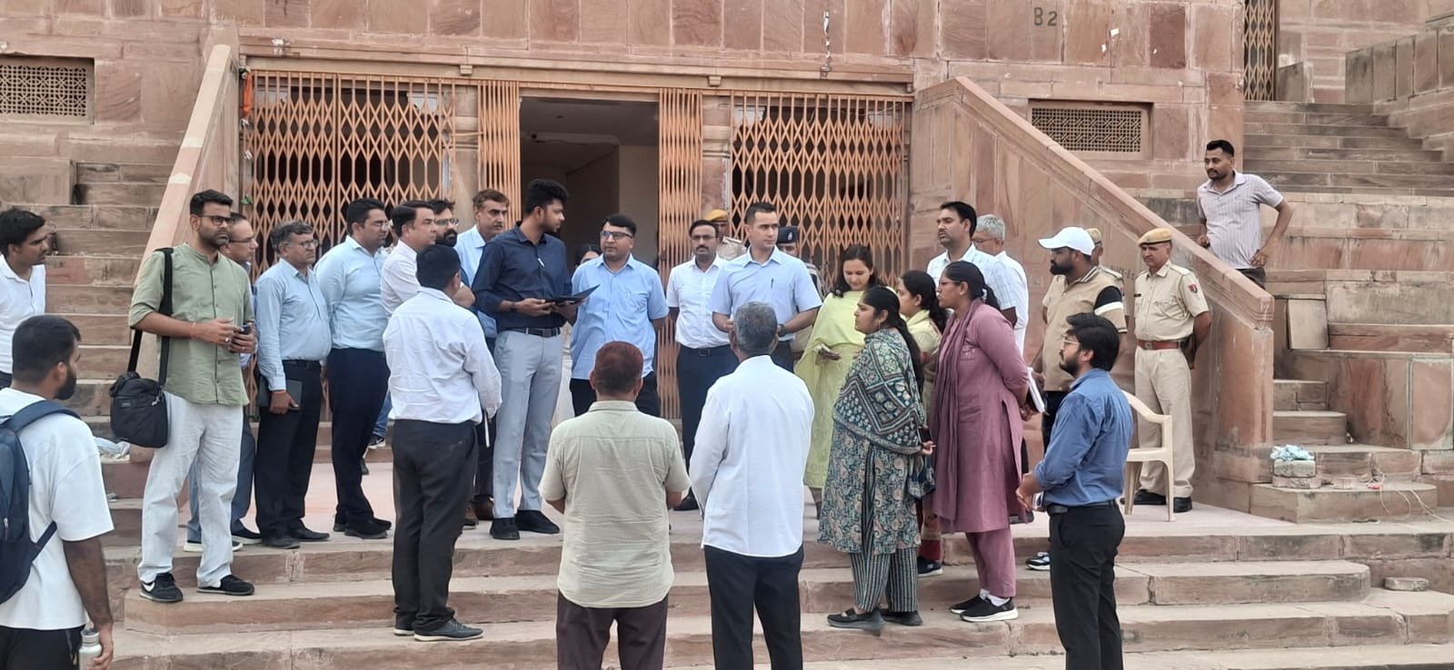 जिला कलेक्टर और पुलिस अधीक्षक