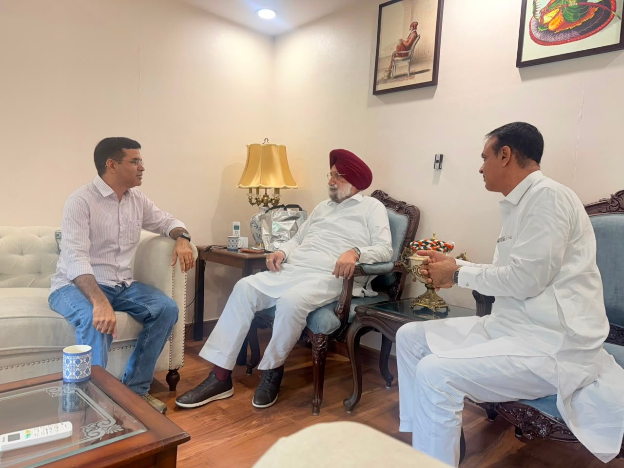 दिल्ली में रंधावा से  मुलाकात करते हुए बिशनाराम सियाग
