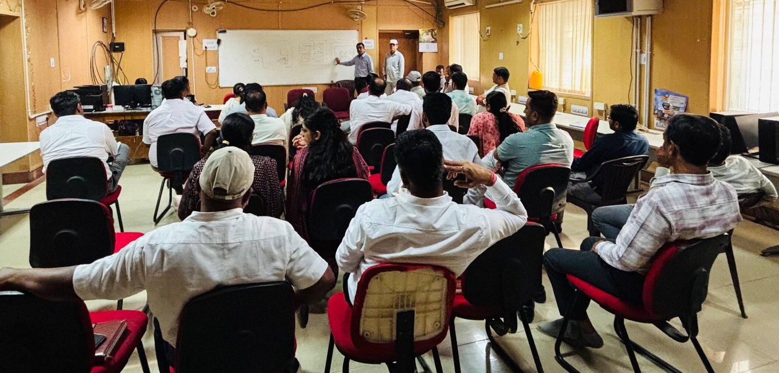  चुनाव पूर्व तैयारियों की समीक्षा