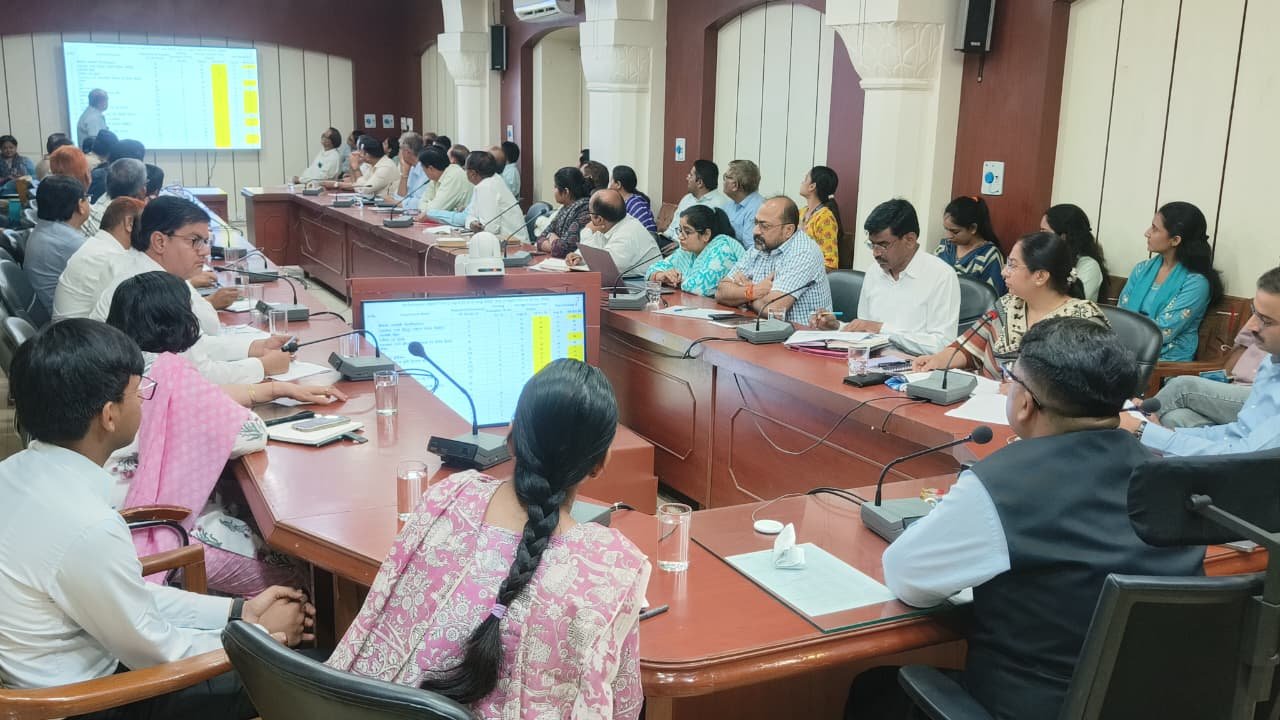 बीकानेर डीएम जैन ने ली संपर्क पोर्टल की समीक्षा बैठक