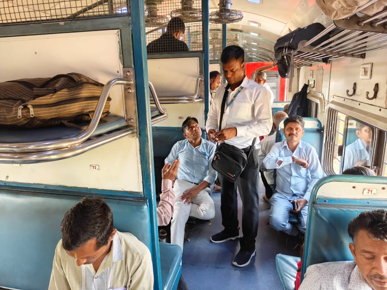गंदगी-धूम्रपान पर रेलवे की सख्ती